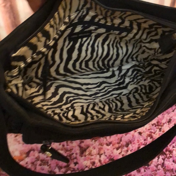 VERA BRADLEY NIOR ALL BLACK SHOULDER BAG - GUC - Picture 7 of 8